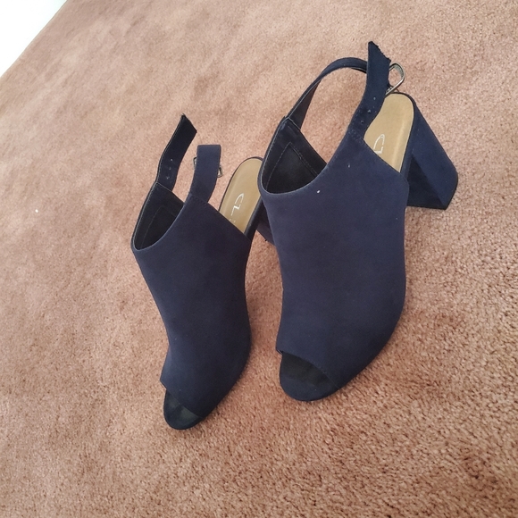 wide wedge hill - Picture 1 of 3